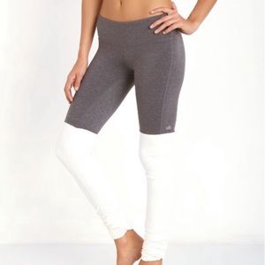 ALO Yoga woman’s grey/cream white goddess ribbed activewear leggings